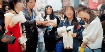 CF手游为什么全屏卡？